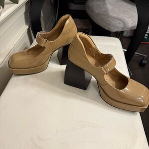 Jeffrey Campbell Reine platform Mary Jane tan patent sz 8